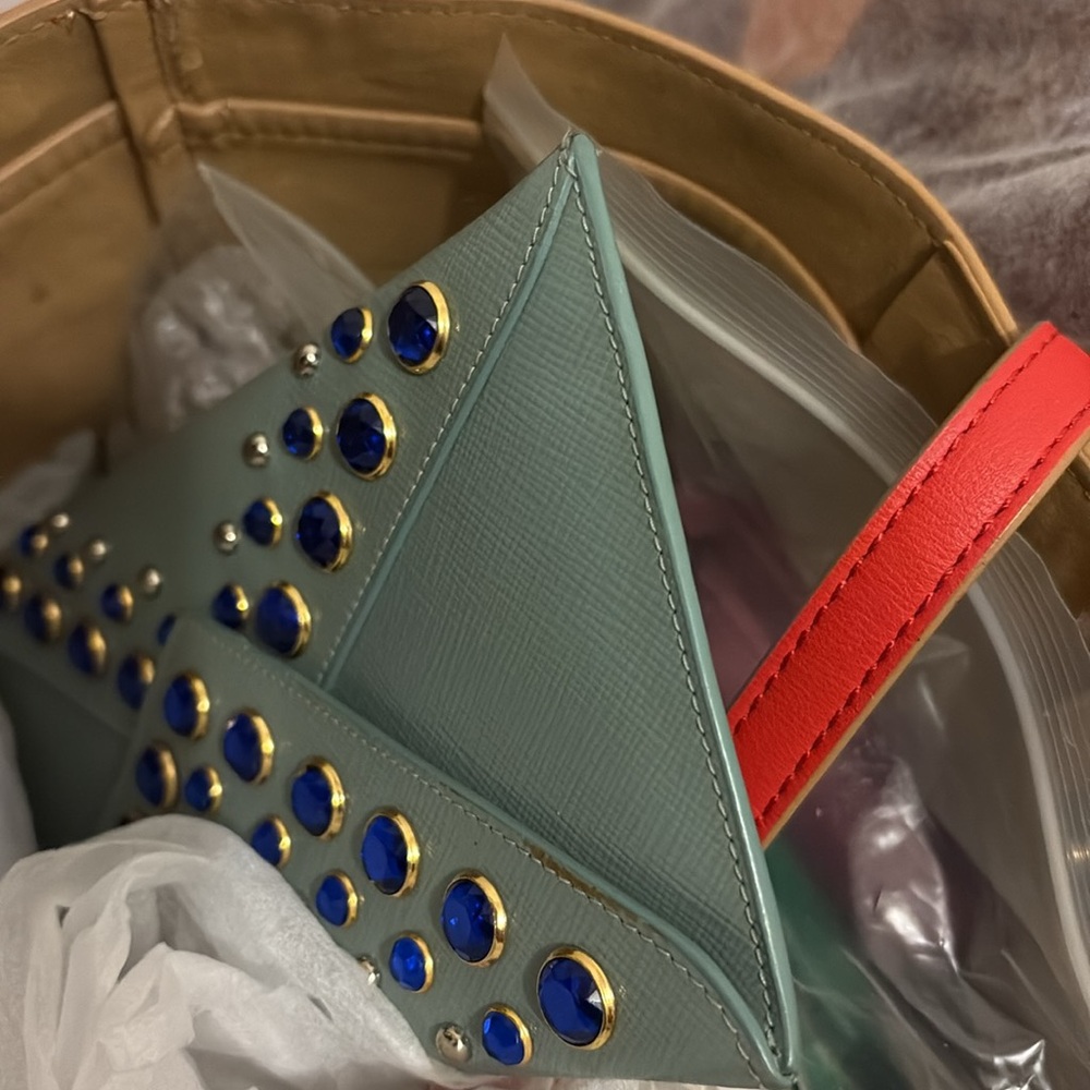 Prada Milano envelope vernis leather studded with rhinestones. - Picture 9 of 10